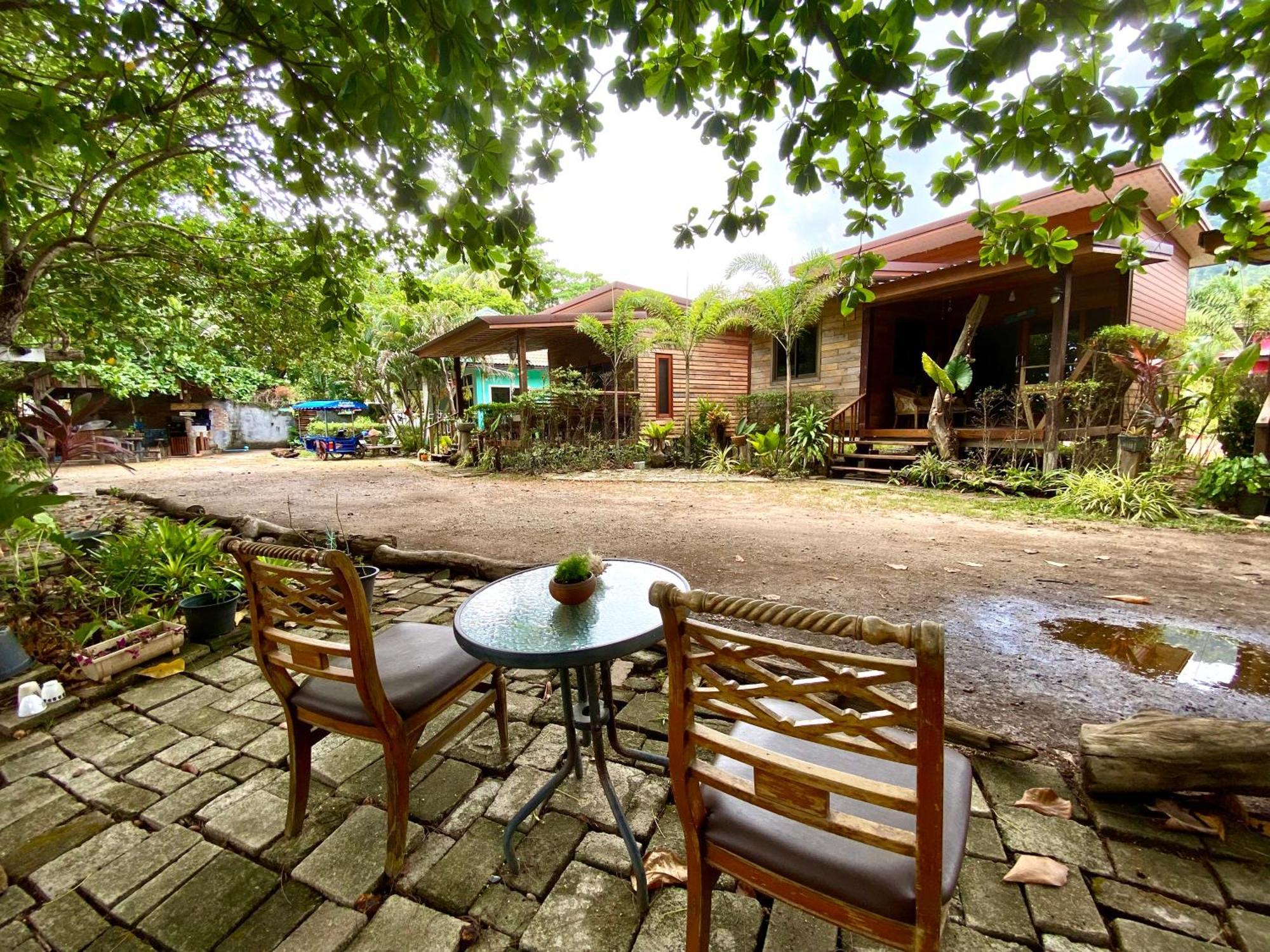 Coconut Lanta Resort @Klong Dow Beach Krabi town Exterior foto
